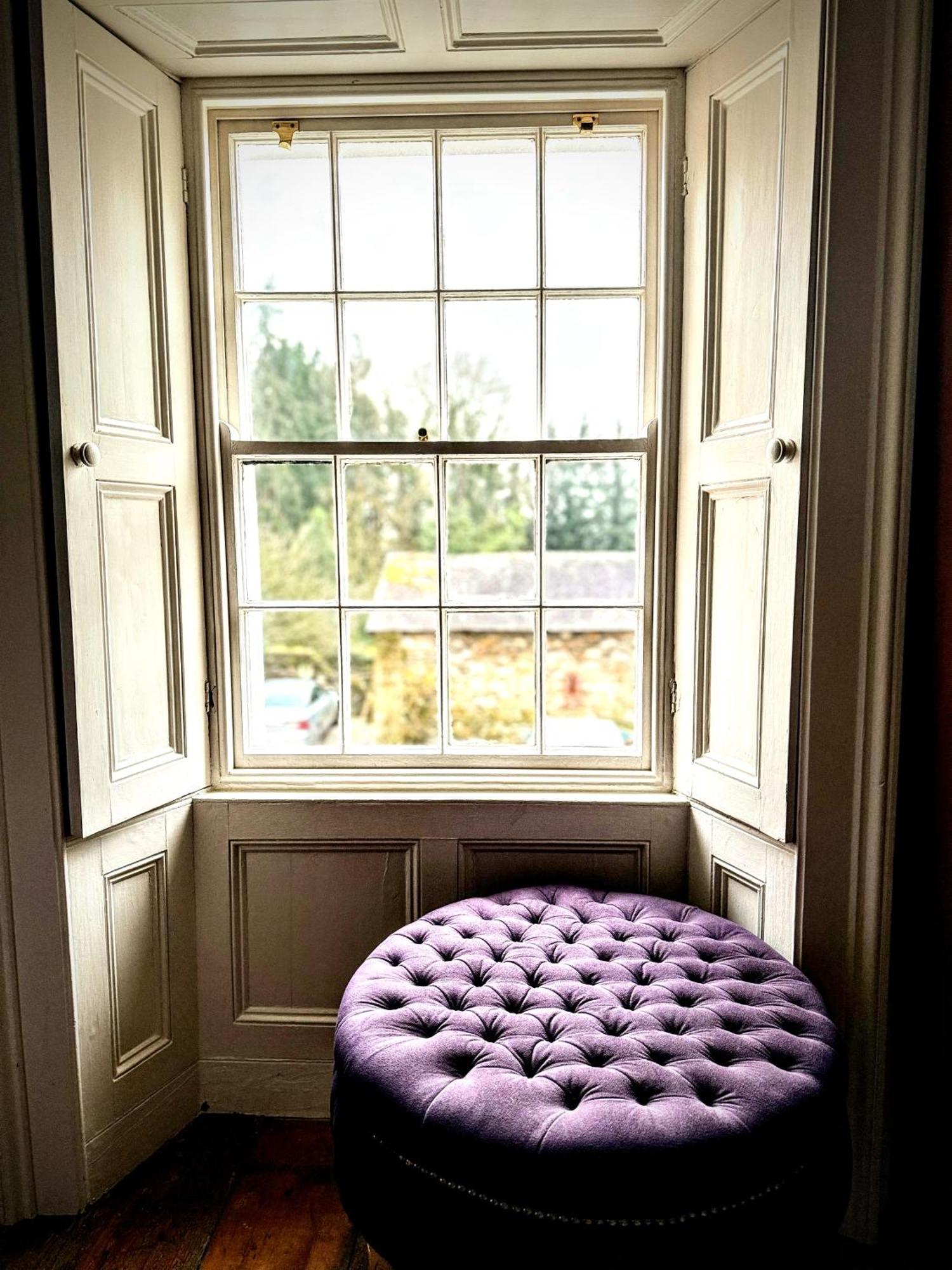 Clone Country House オーリム エクステリア 写真 The window of the room where the body of Mary Shelley was discovered