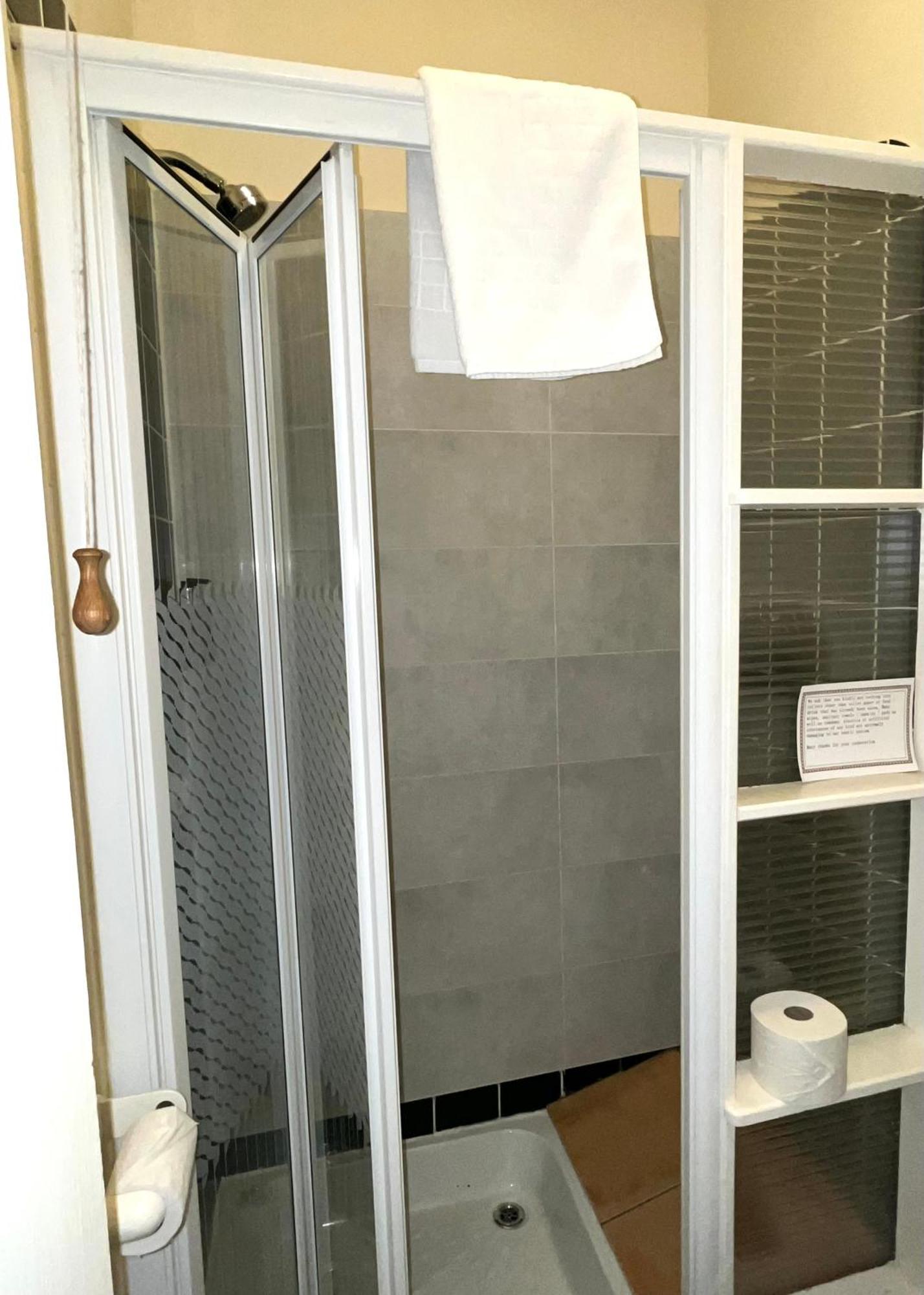 Clone Country House オーリム エクステリア 写真 A shower door